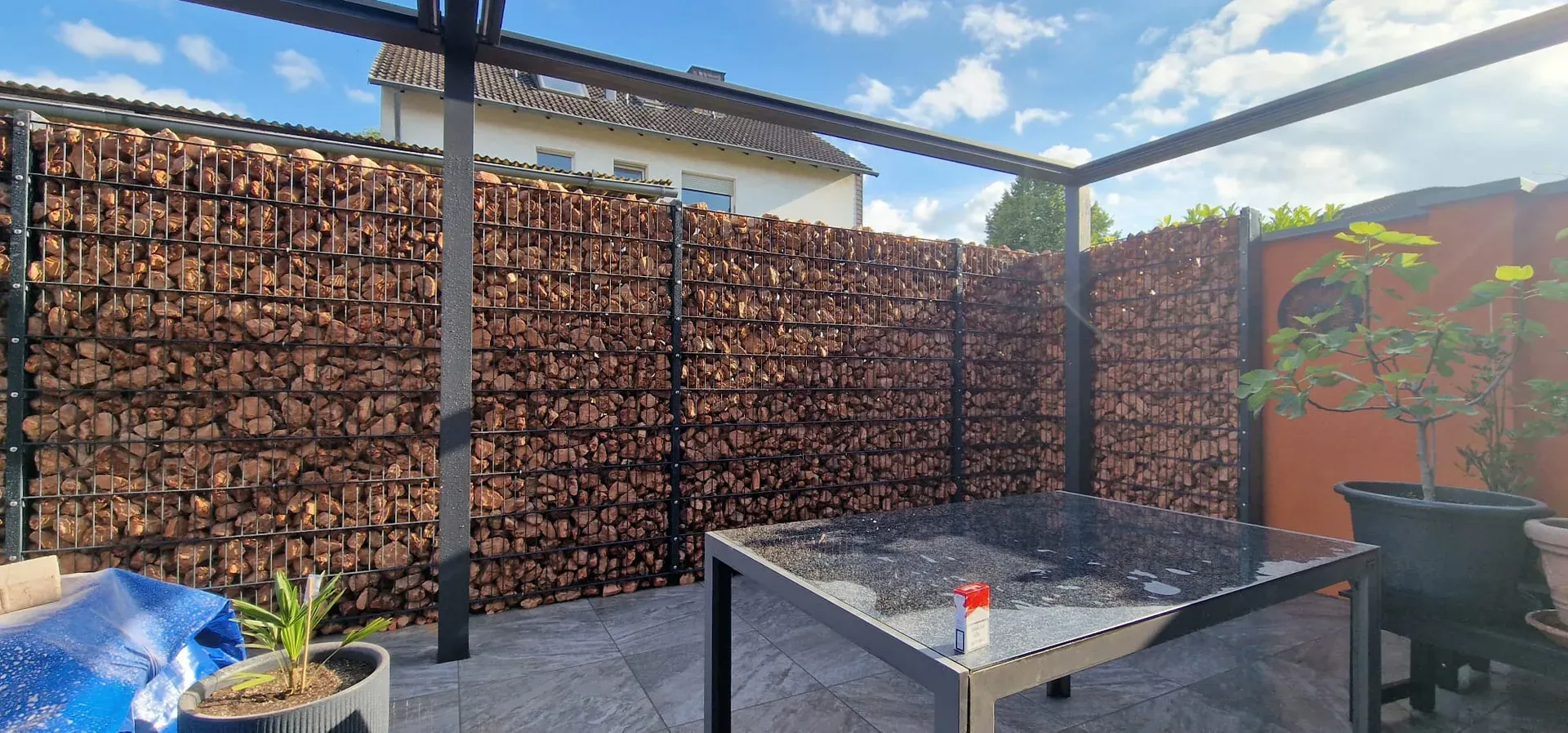 Nachher: Nachher: Gabionenwand als neuer Sichtschutz